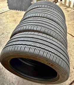 Set 235/45-18 michelin con el 80% de vida