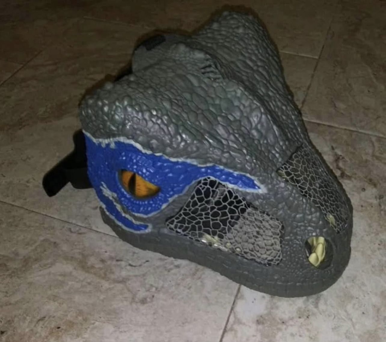 Jurassic Park Raptor Helmet (makes Sounds) & 2 Small Dinosaurs 