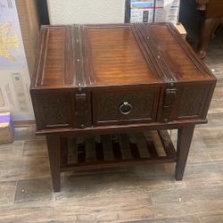 Side Tables 