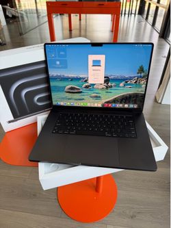 16” MacBook Pro M4 Pro Chip 24GB Ram 512SSD! Open box condition 3 battery cycles. 90 day warranty!