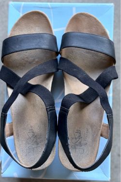 Life Stride Black Strappy Flat Sandals