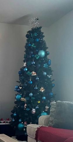 9ft Green  Christmas Pre-Lit Tree For Sale 