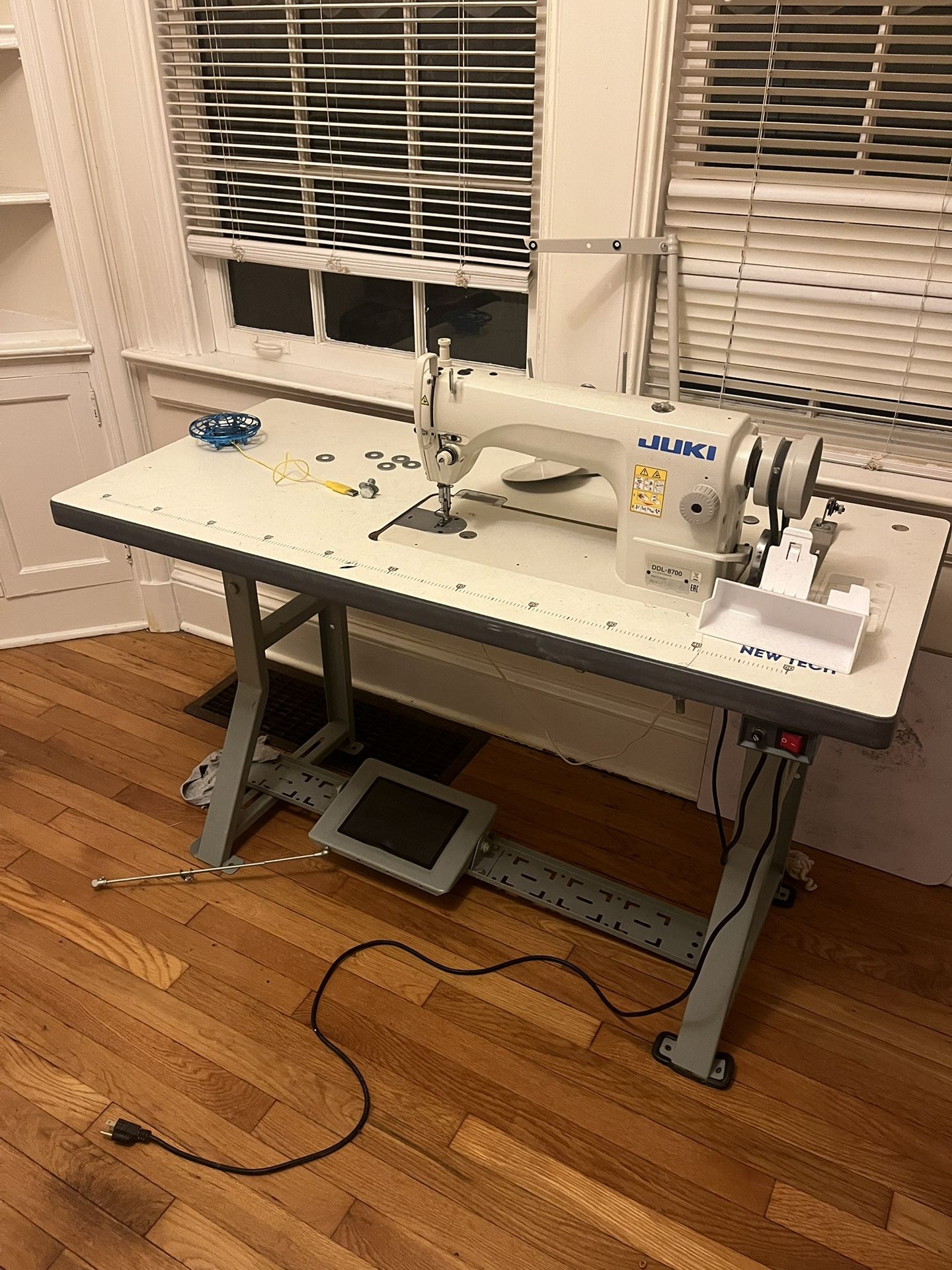 Juki DDL 8700 Industrial sewing machine