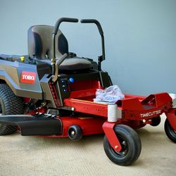 Brand new Toro TimeCutter 42-in 15.5 -HP Gas Zero-turn Riding Lawn Mower