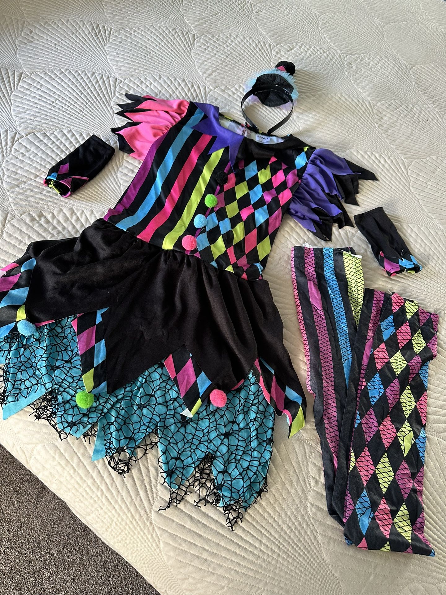 Halloween Costume For Girls Size (L) Fits On Girls Like 8-9 Years Old $20 Pick Up Only