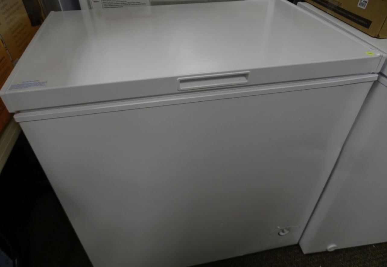 Criterion® 10.4 - 10.6 cu.ft. White Manual Defrost Chest Freezer