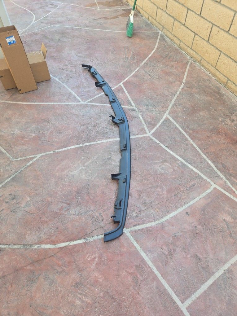 94-99. OBS. Front Bumper Filler.