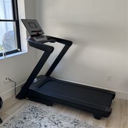 Like Brand New Nordicktrack Treadmill 