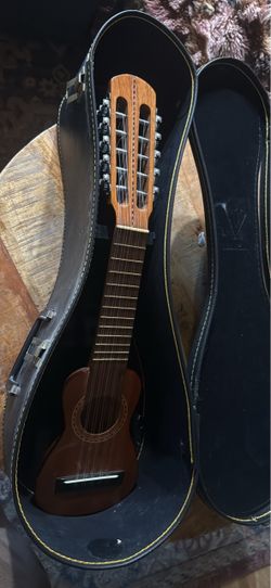 Churango/cuatro guitar and case