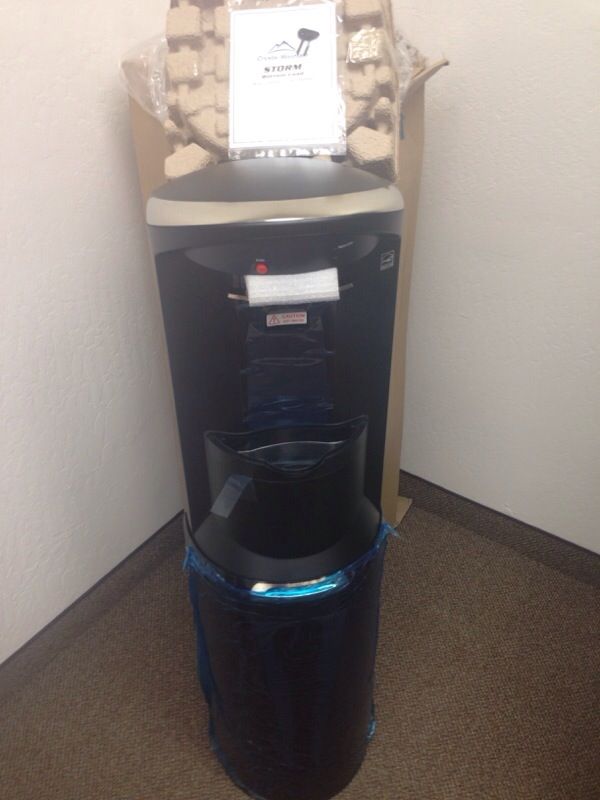 Crystal Mountain Storm hot and cold water cooler for Sale in Phoenix