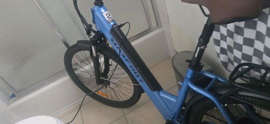 Maxfoot MF-25 Commuter Step-Thru Electric Bike Zandvoort Blue with Battery
Like New
