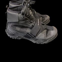 Mountain Boots Size 5.5
