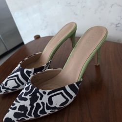 Low-heeled mules