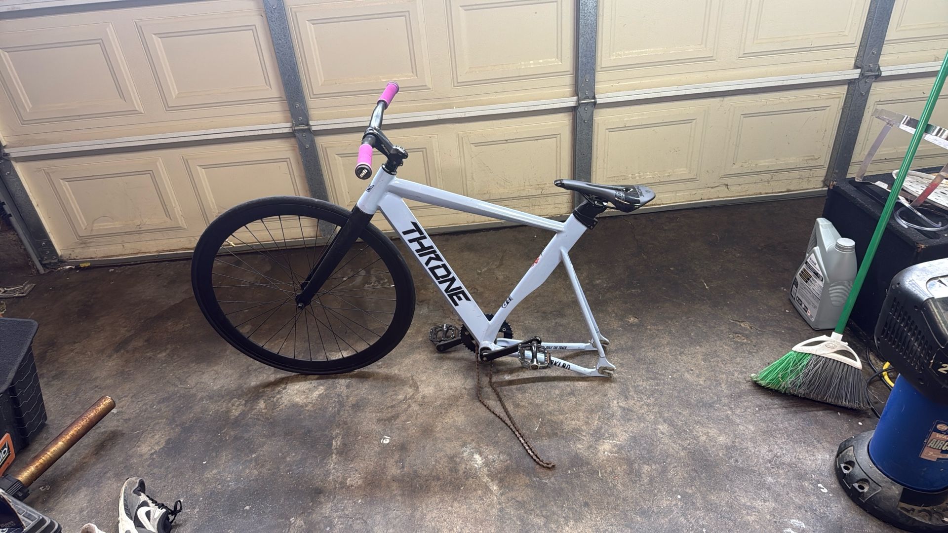 Throne Fixie track lord  NO TRADES  ONLY WILL TRADE FOR SHOES ‼️‼️‼️