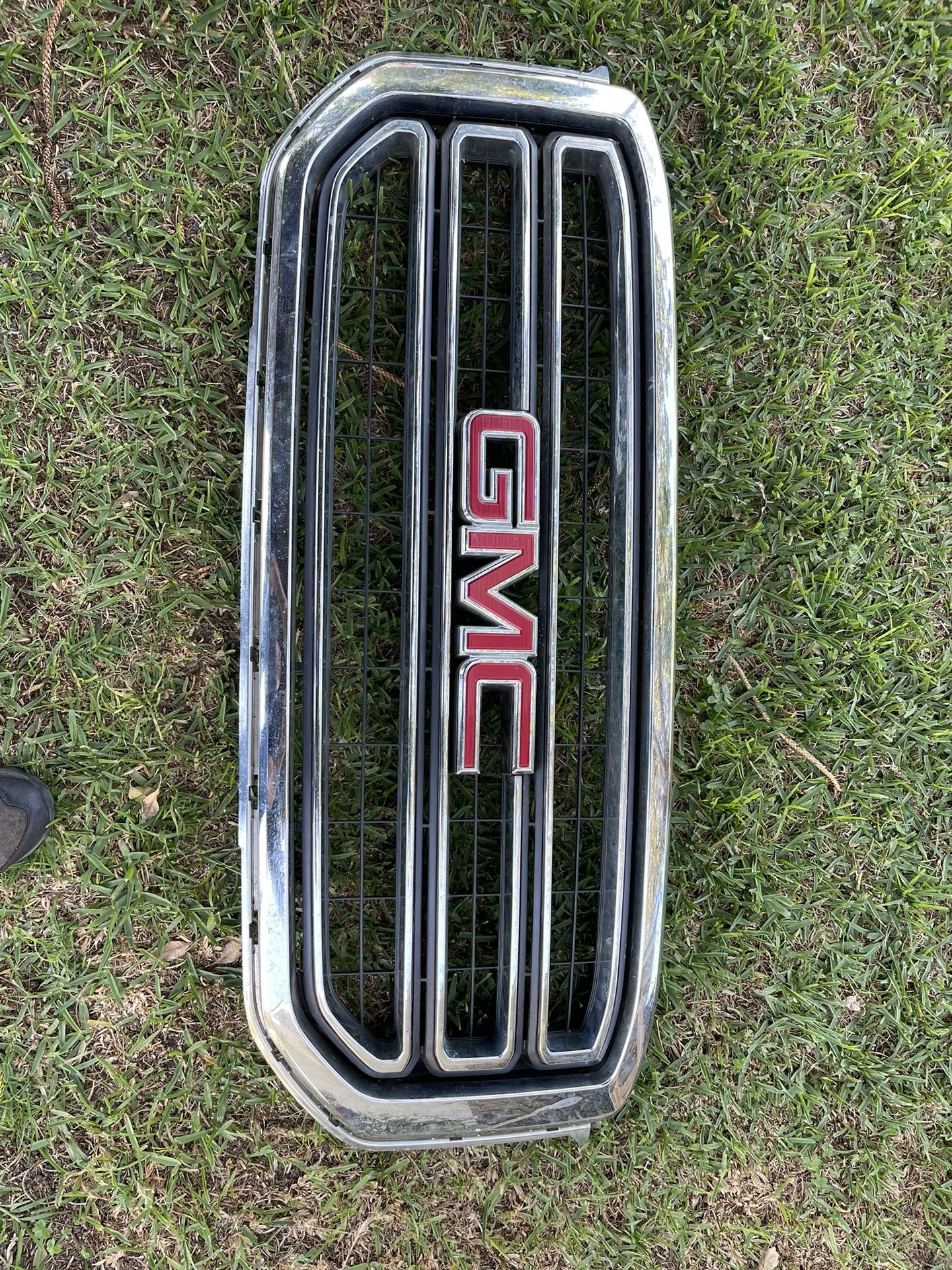 2013  Chevy Yukon grill
