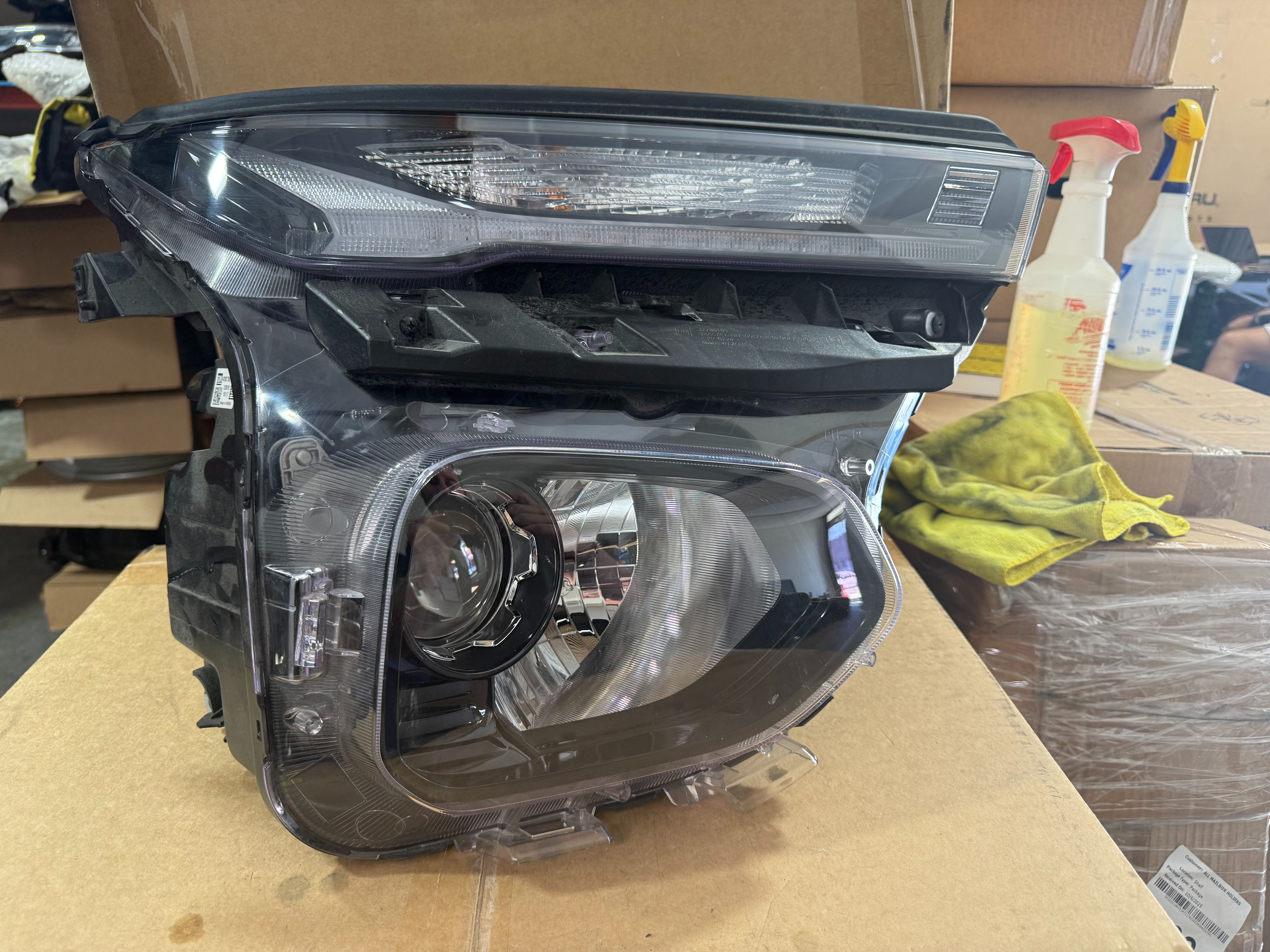 CHEVY TRAILBLAZER RIGHT HEADLIGHT 2023