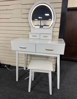 White Vanity. 🚚WE DELIVER🚚
