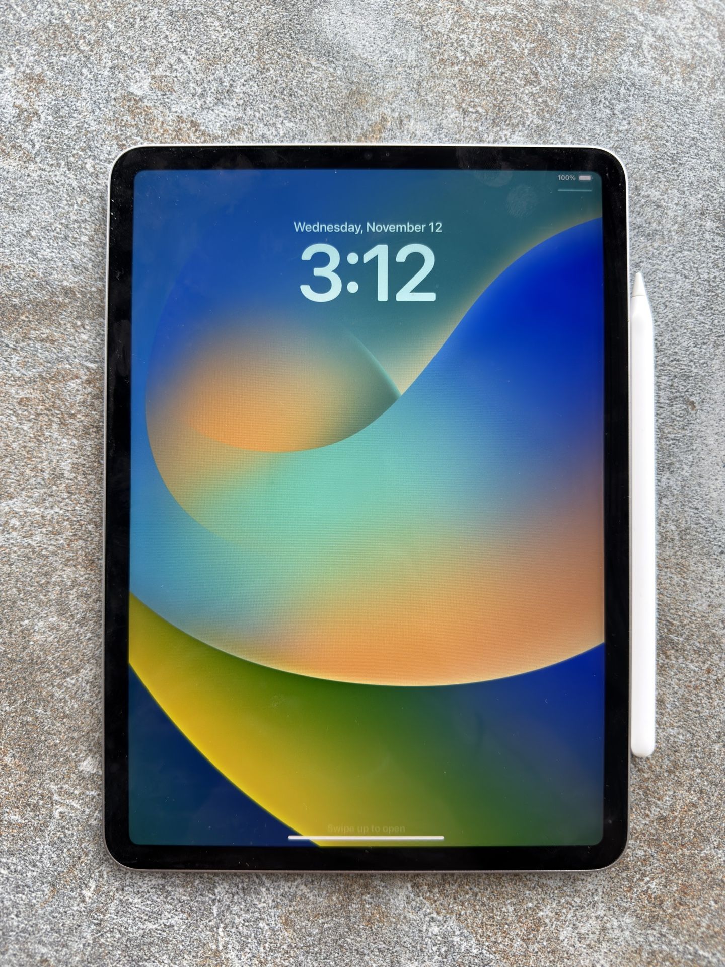 iPad Pro 11inch + Magic Keyboard + Apple Pencil