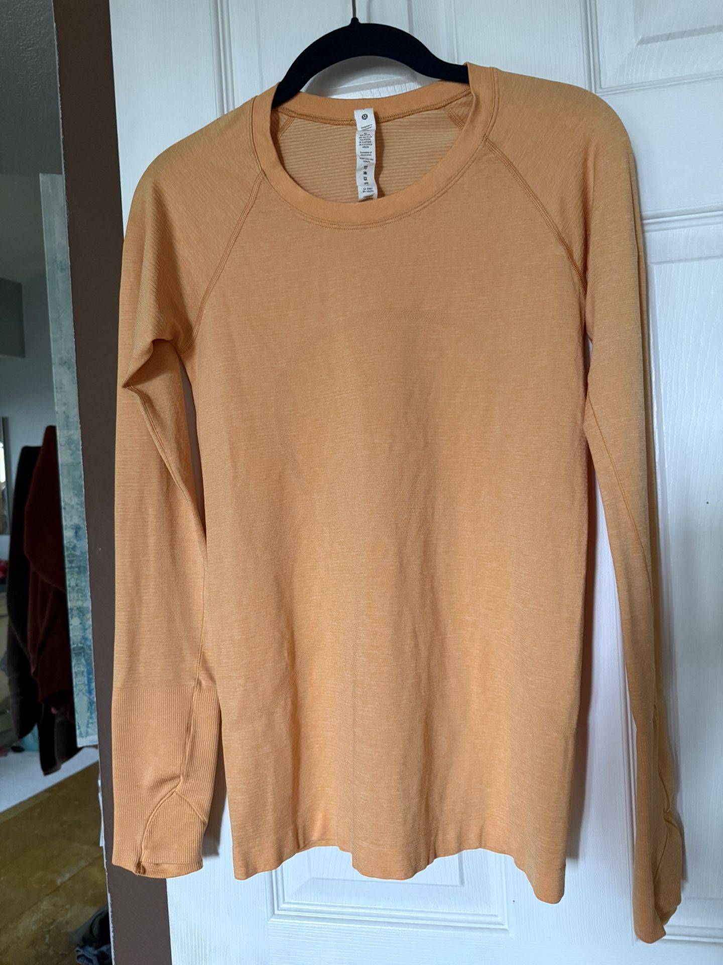 Lululemon Size 6 Long Sleeve Top