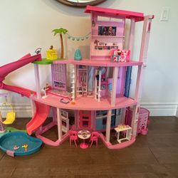 Barbie Dreamhouse Pool Party Doll House