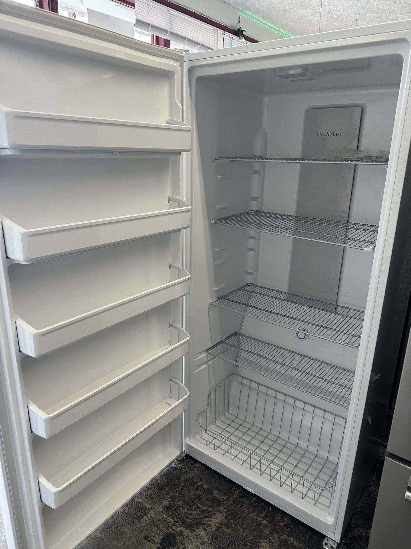 FRIGIDAIRE UPRIGHT 20 Cu Ft Freezer