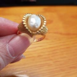 Vintage Pearl ring by Sarah Coventry
