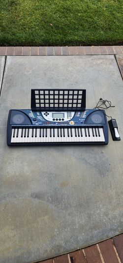 Yamaha PSR-270 Keyboard w/ Pedal. Works Great