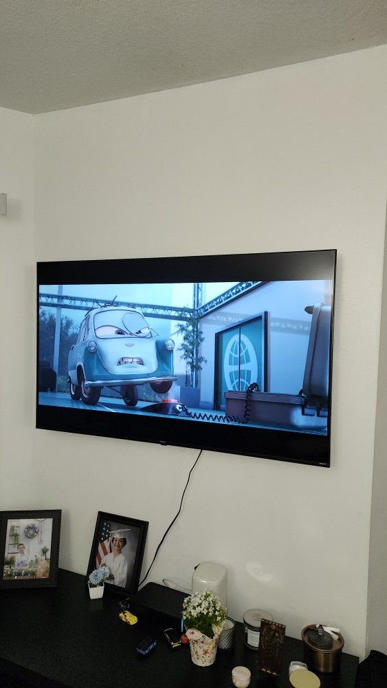 58 Inch Roku TV Hisense SMART TV