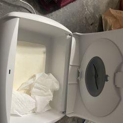 Baby wipe warmer and wet wipe dispenser