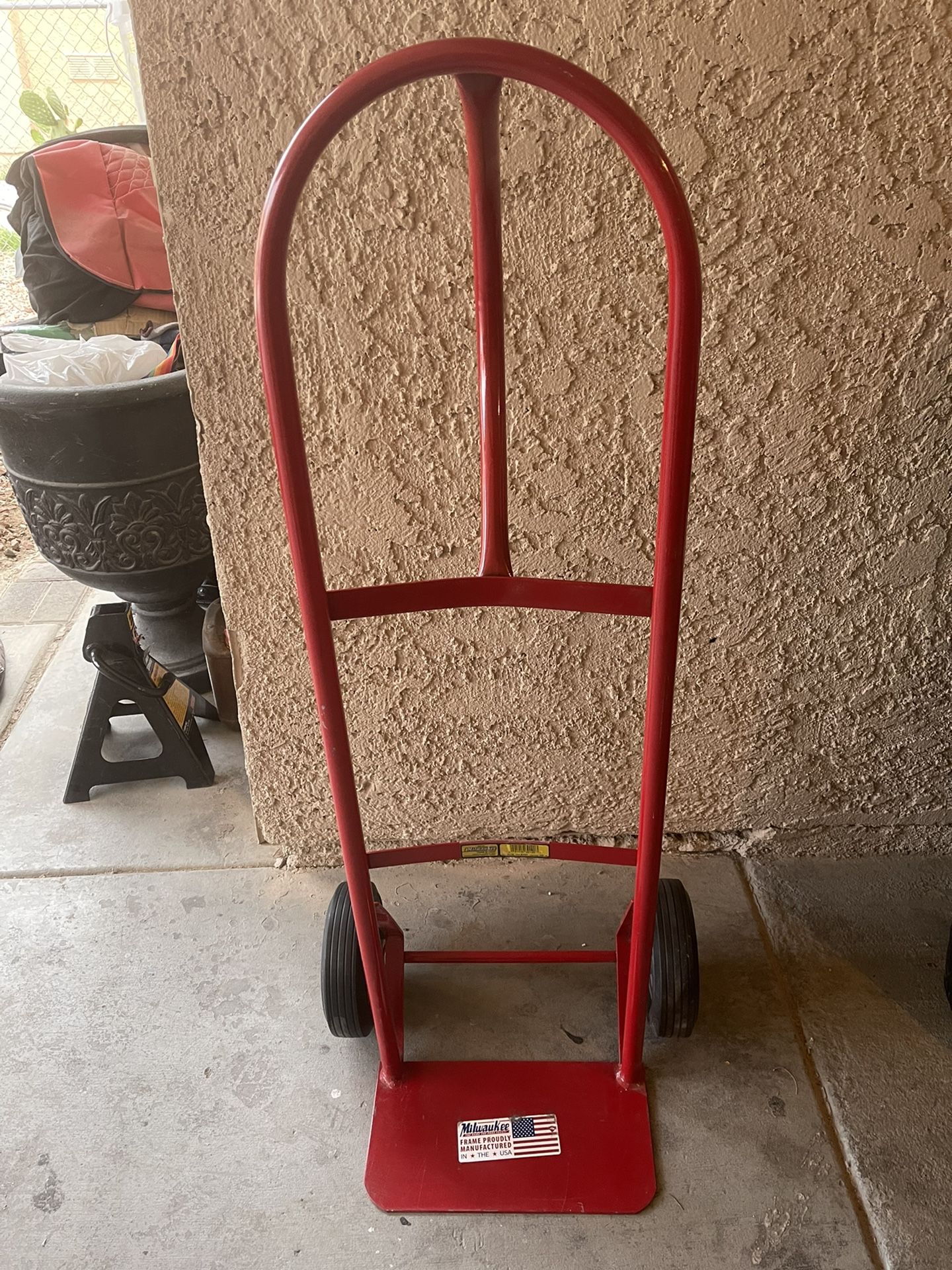 Milwaukee 600 lb. P-handle Hand Truck