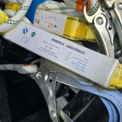 New Twin-Leg Shock Absorbing Safety Lanyard (Fall Protection) (3 available)