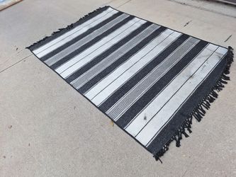 Black & White Stripped Burber Area Rug 5' X 7'