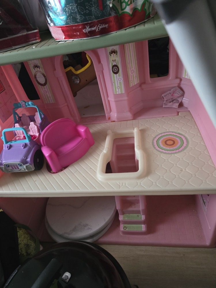 Doll House 90s Barbies