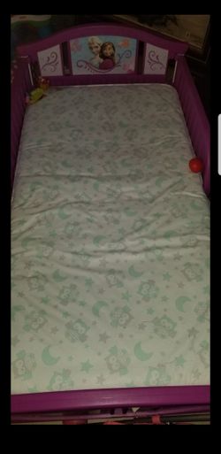 🚘 Disney Frozen toddler bed (with mattress) & Hello Kitty toddler battery car!!!✔