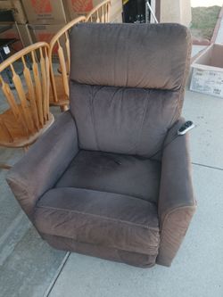 Brown Lazy boy recliner with heat and massage no power cord
