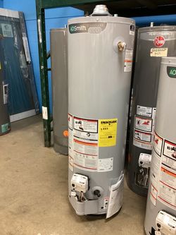 AO Smith Signature 100 30 Gallons Tall 32k BTU Natural Gas Water Heater New Scratch and Dent