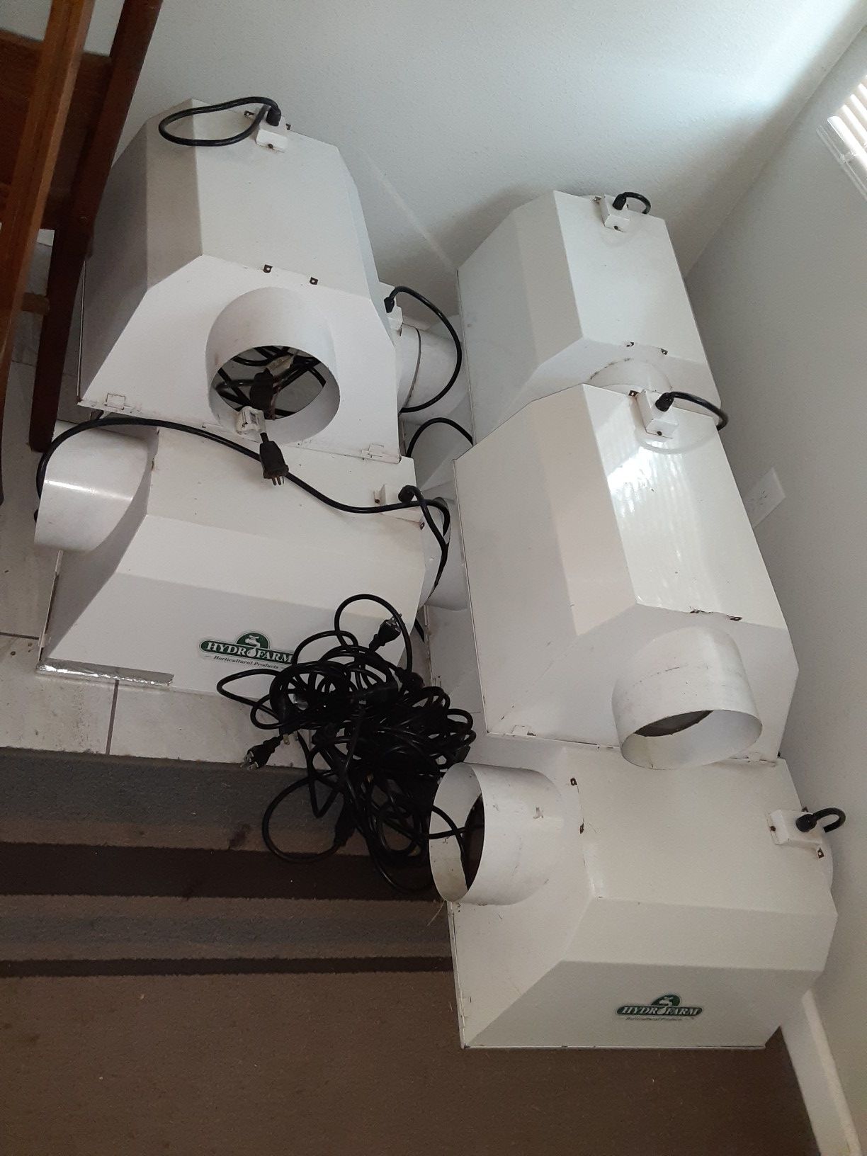 8 hydrofarm grow lights with ballast and bulbs