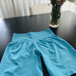 NVGTN NWT SIZE MEFIUM SEAMLESS SHORTS