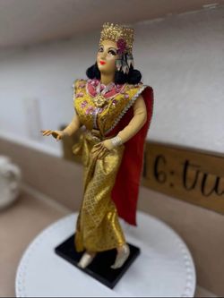 4 Vintage Art Figurine
