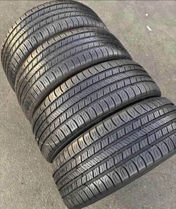225/65/17  Goodyear Selling a set of 4 tires in excellent condition 🫡