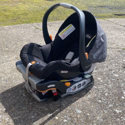 Chicco Infant Car seat + base 