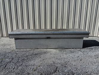 Aluminum truck tool box