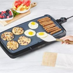 BLACK+DECKER  Family-Sized Electric Griddle Black: Nonstick, Tabletop cooking pan grill