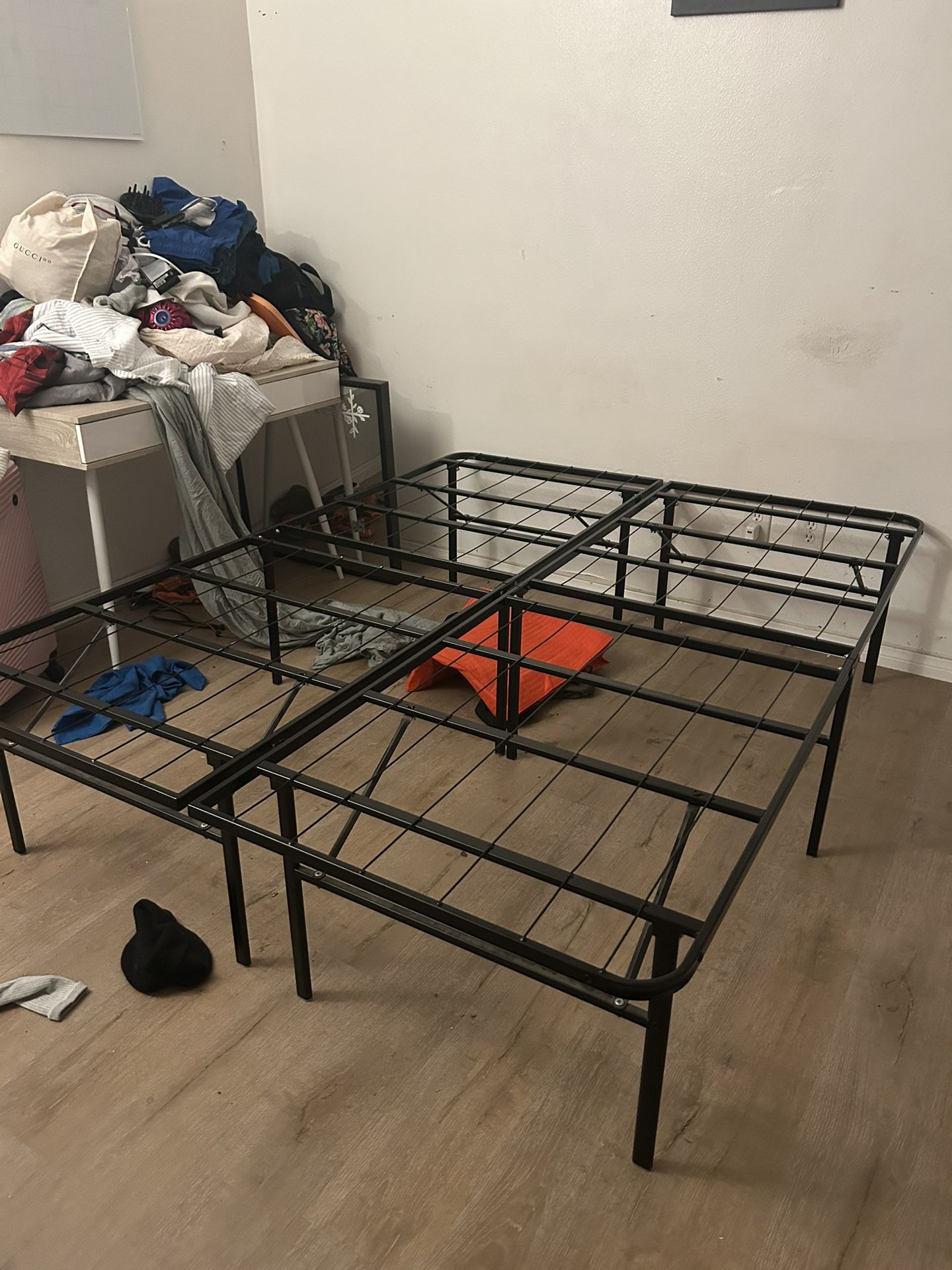 Queen Bedframe 