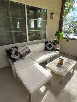 Outdoor 3 Seater Acacia Wood Sofa Sectional with Cushions (Wire Brushed Light Gray Wash, Cream)
