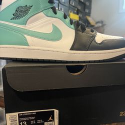 Air Jordan 1 Mid Tropical Twist 