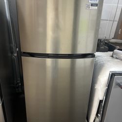 FRIGIDAIRE STAINLESS STEEL TOP FREEZER REFRIGERATOR 14 CU FT