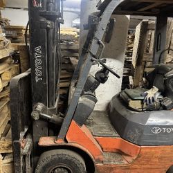 Forklift 