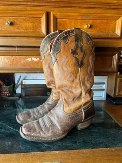 Ariat women’s square toe cowboy boots 9b