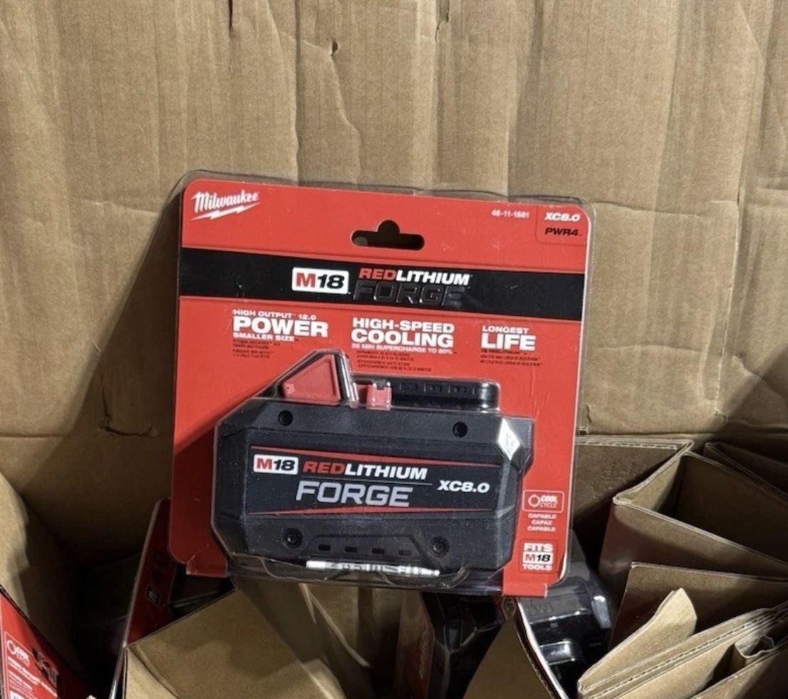 Milwaukee M18 18V Lithium-lon REDLITHIUM FORGE XC 8.0 Ah Battery .  Brand NEW.